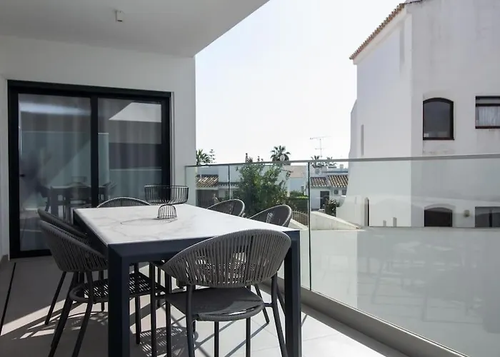 Panoramic E By Ici Daire *